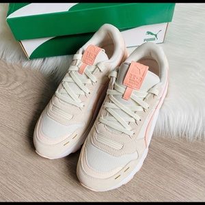 PUMA Women's Rs 2.0 Sneaker Cream and pink
